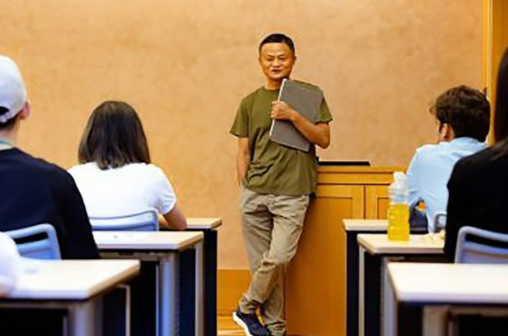 Khi Jack Ma đi dạy học và thi toán: Những hình ảnh đứng lớp đầu tiên của vị tỷ phú công nghệ Alibaba - Ảnh 2.