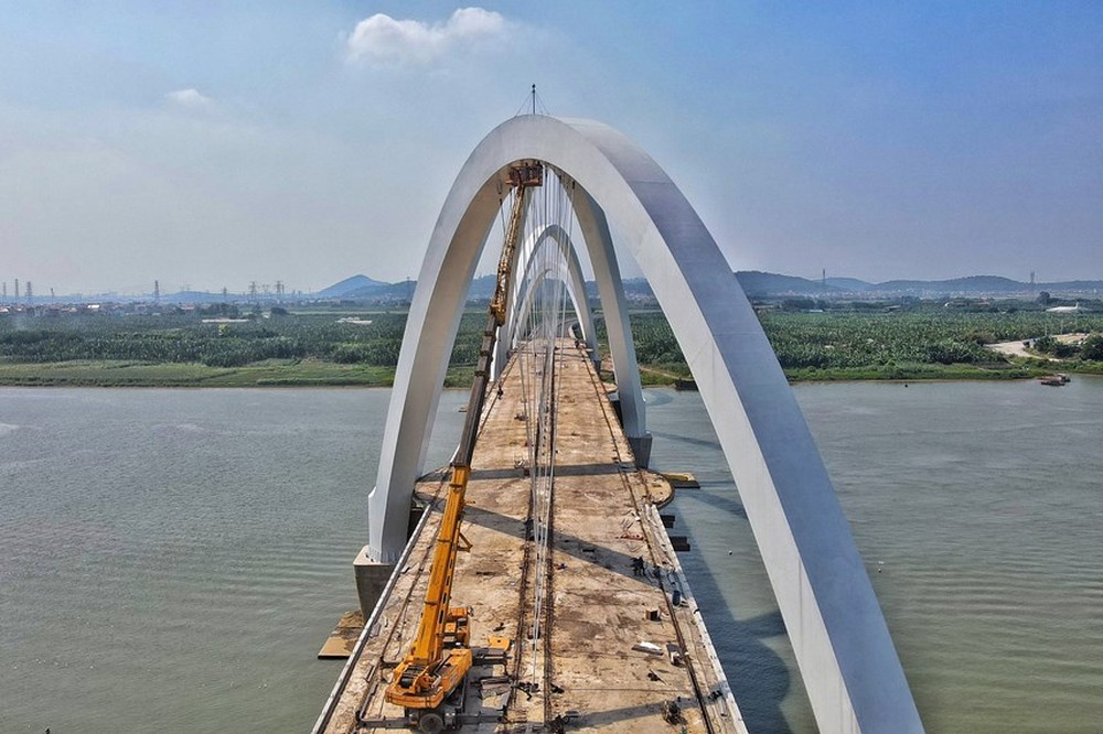 Ngắm cây cầu vòm thép cao nhất Việt Nam dự kiến thông xe trong tháng 9/2023 - Ảnh 3.