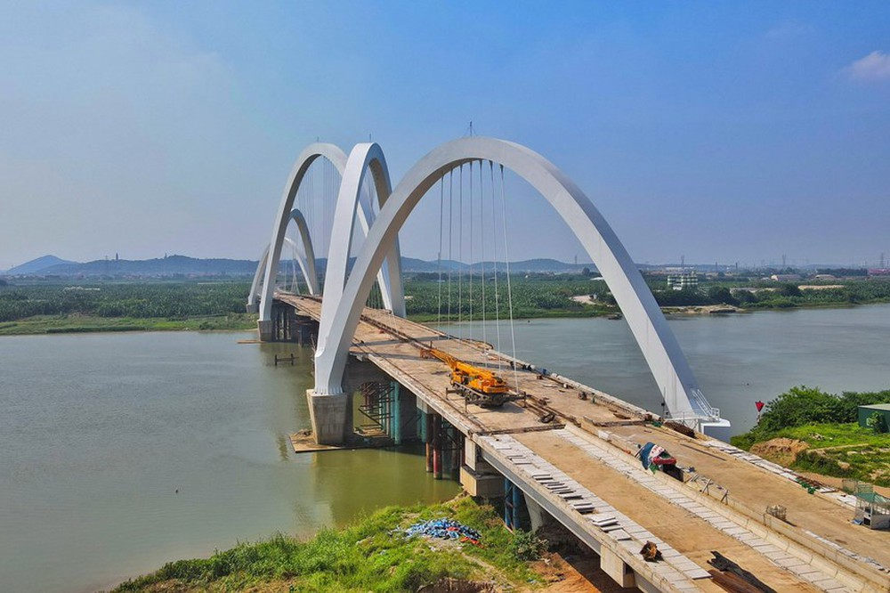 Ngắm cây cầu vòm thép cao nhất Việt Nam dự kiến thông xe trong tháng 9/2023 - Ảnh 2.