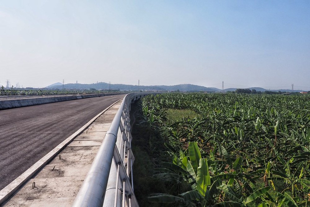 Ngắm cây cầu vòm thép cao nhất Việt Nam dự kiến thông xe trong tháng 9/2023 - Ảnh 13.