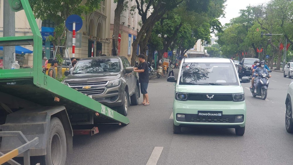 Xe điện Wuling Hongguang Mini EV tiếp tục lộ diện trên đường phố Hà Nội - Ảnh 3.