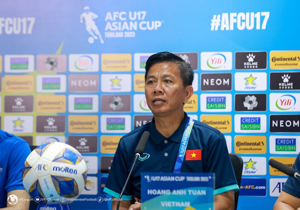 HLV Hoàng Anh Tuấn: “ĐT U17 Việt Nam vẫn còn cơ hội đi tiếp nếu giải quyết được trận đấu cuối” - Ảnh 1.