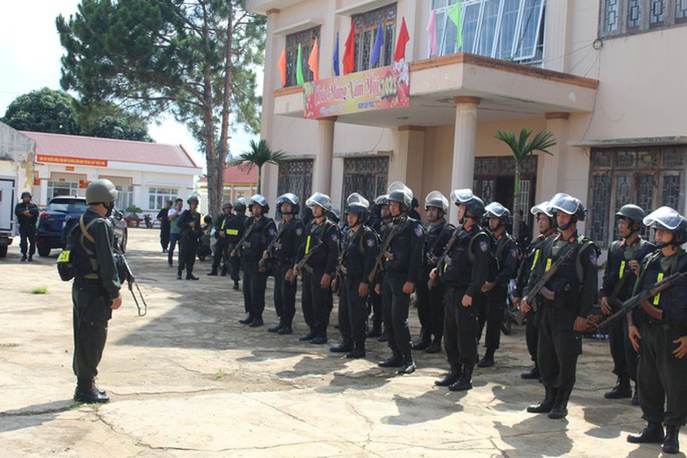 Hình ảnh cảnh sát đặc nhiệm truy bắt các đối tượng tấn công trụ sở Đắk Lắk - Ảnh 1.