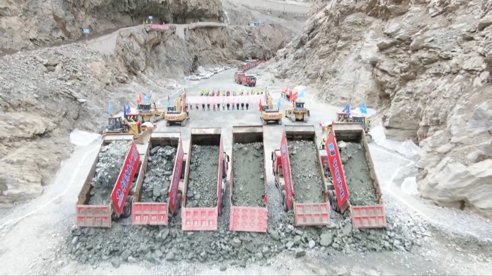 Trung Quốc chính thức khởi công đập thủy điện đá đổ cao nhất thế giới: Dự kiến tạo ra 9 tỷ kWh điện, chiều cao 239 mét cùng chi phí khủng hơn 100 nghìn tỷ đồng - Ảnh 1.