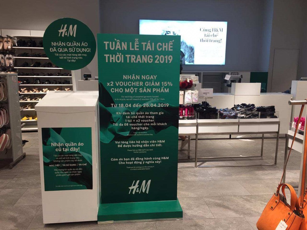 H&M và cú lừa gom quần áo cũ bán cho nước nghèo châu Phi: Thu gom 100 tấn tại Việt Nam, cam kết đem lại cuộc sống mới cho áo quần - Ảnh 1.