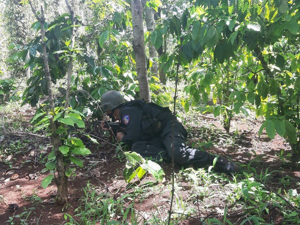 Hình ảnh cảnh sát đặc nhiệm truy bắt các đối tượng tấn công trụ sở Đắk Lắk - Ảnh 5.