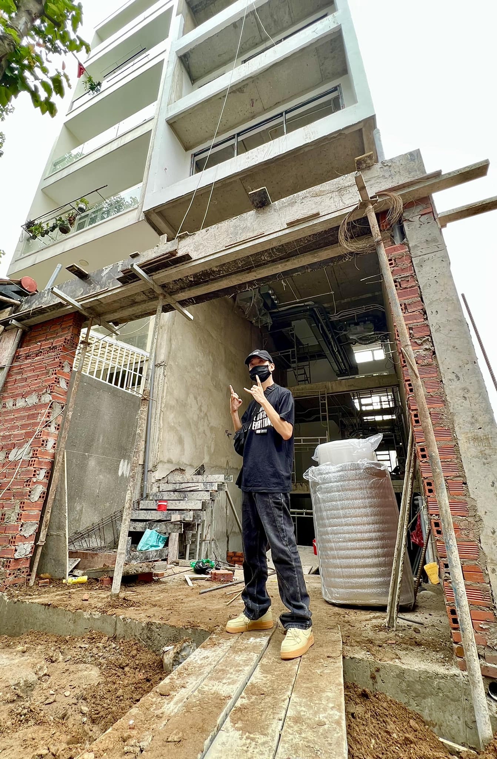 JustaTee – Trâm Anh khoe căn biệt thự 5 tầng vừa hoàn thiện