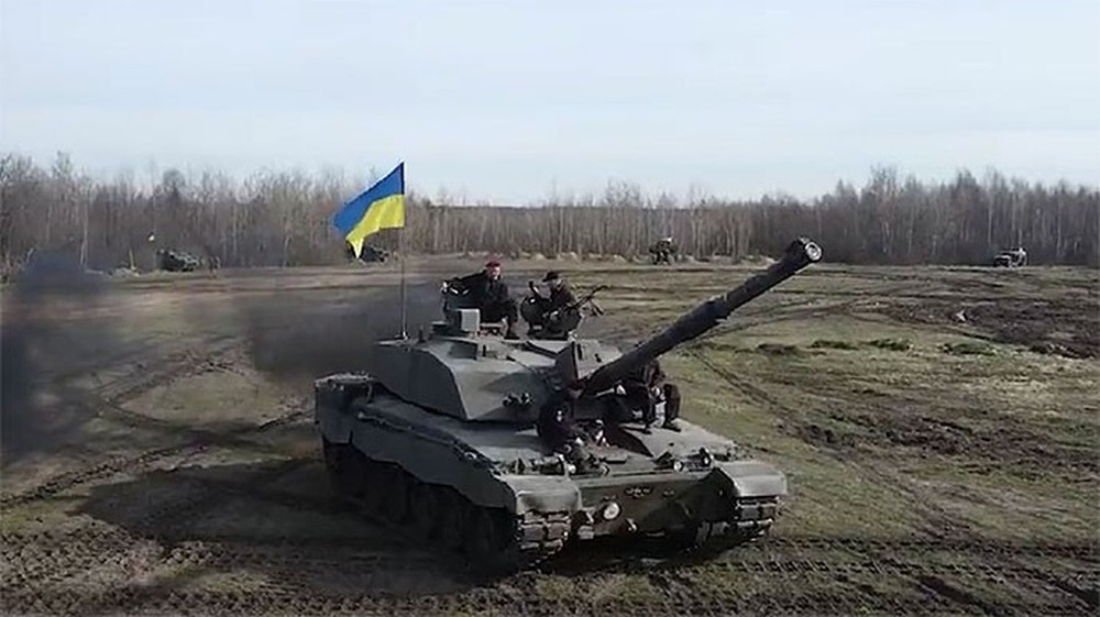 Ukraine đã sẵn sàng sử dụng xe tăng nguy hiểm nhất  - Ảnh 2.
