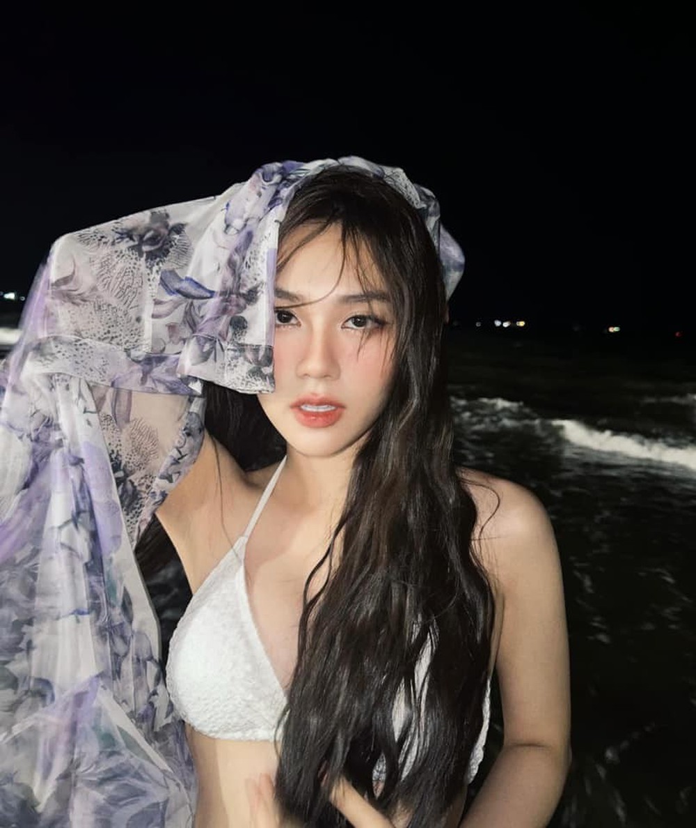 Đỗ Thị Hà, Hoàng Thùy khoe dáng với bikini - Ảnh 10. Đỗ Thị Hà, Hoàng Thùy khoe dáng với bikini - Ảnh 10.