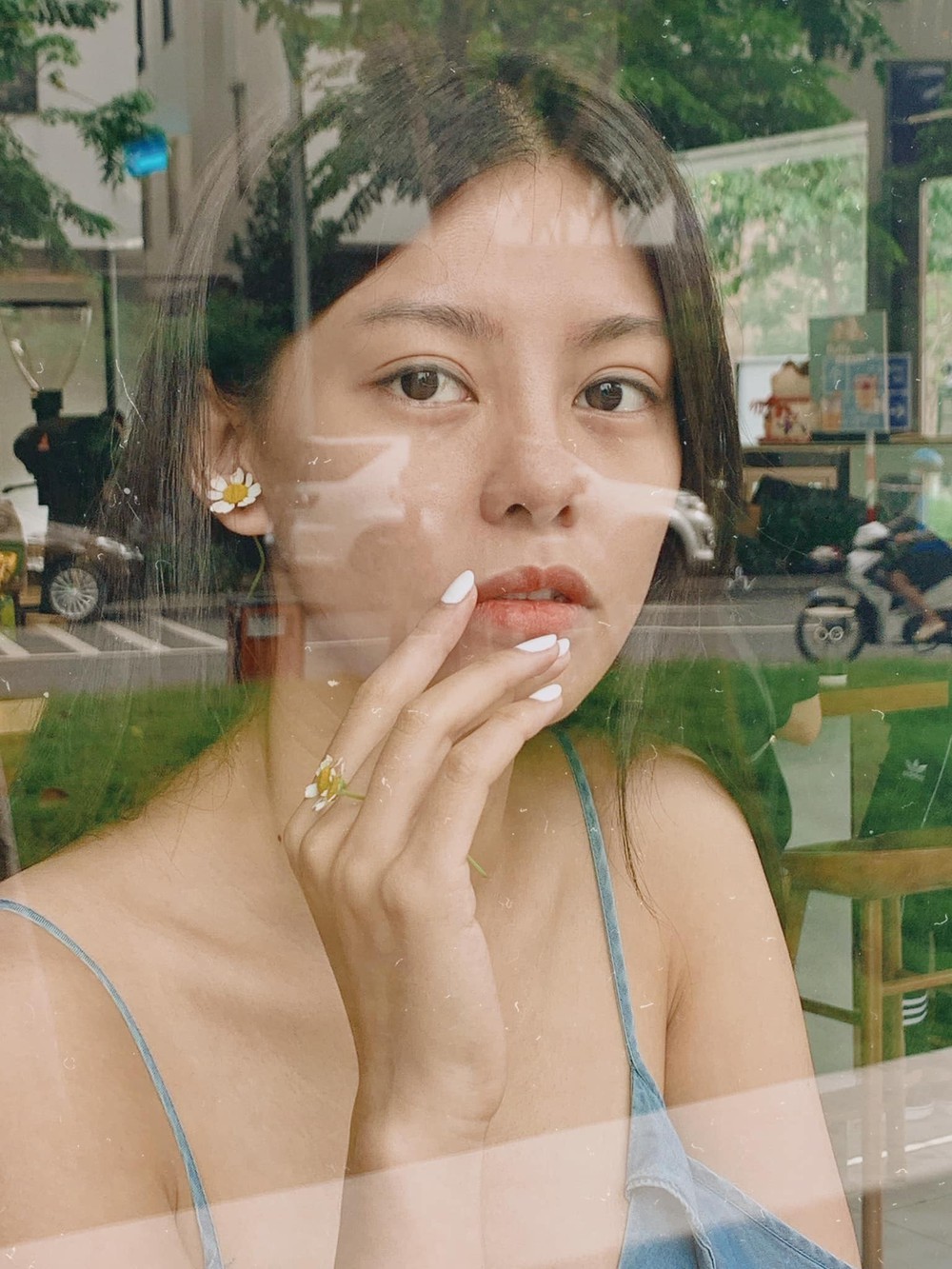 Bạn gái kém 11 tuổi của đạo diễn Nguyễn Quang Dũng mặc nóng bỏng ở đời thường - Ảnh 20.