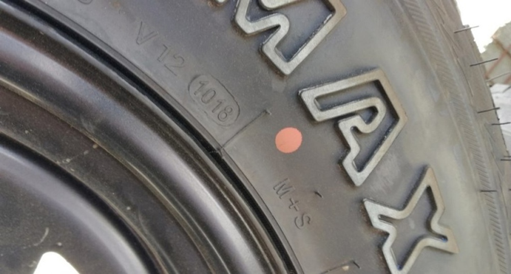 Những chấm tròn vàng, đỏ trên lốp ô tô có tác dụng gì? - Ảnh 3.