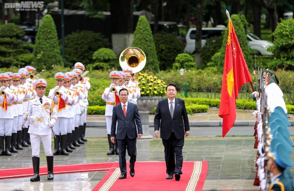 Bắn 21 phát đại bác chào đón Tổng thống Hàn Quốc Yoon Suk-yeol thăm Việt Nam - Ảnh 4.