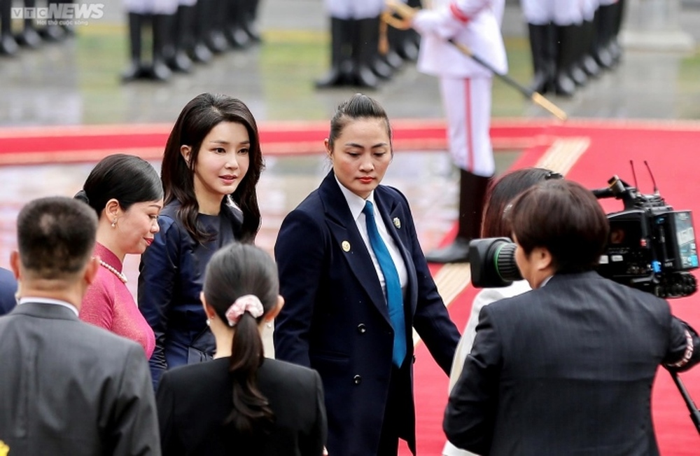 Bắn 21 phát đại bác chào đón Tổng thống Hàn Quốc Yoon Suk-yeol thăm Việt Nam - Ảnh 11.