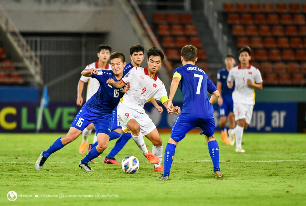 HLV Hoàng Anh Tuấn: “Đây là trận đấu hay nhất của U17 Việt Nam từ đầu giải” - Ảnh 2.