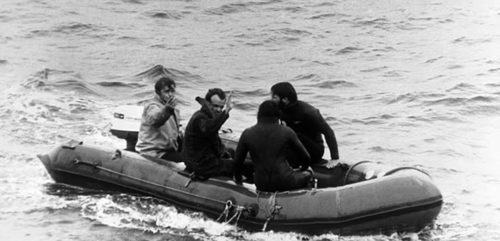 Ký ức kinh hoàng của người bị kẹt 80 giờ trong tàu lặn chìm cách đây 50 năm - Kỳ cuối - Ảnh 1.