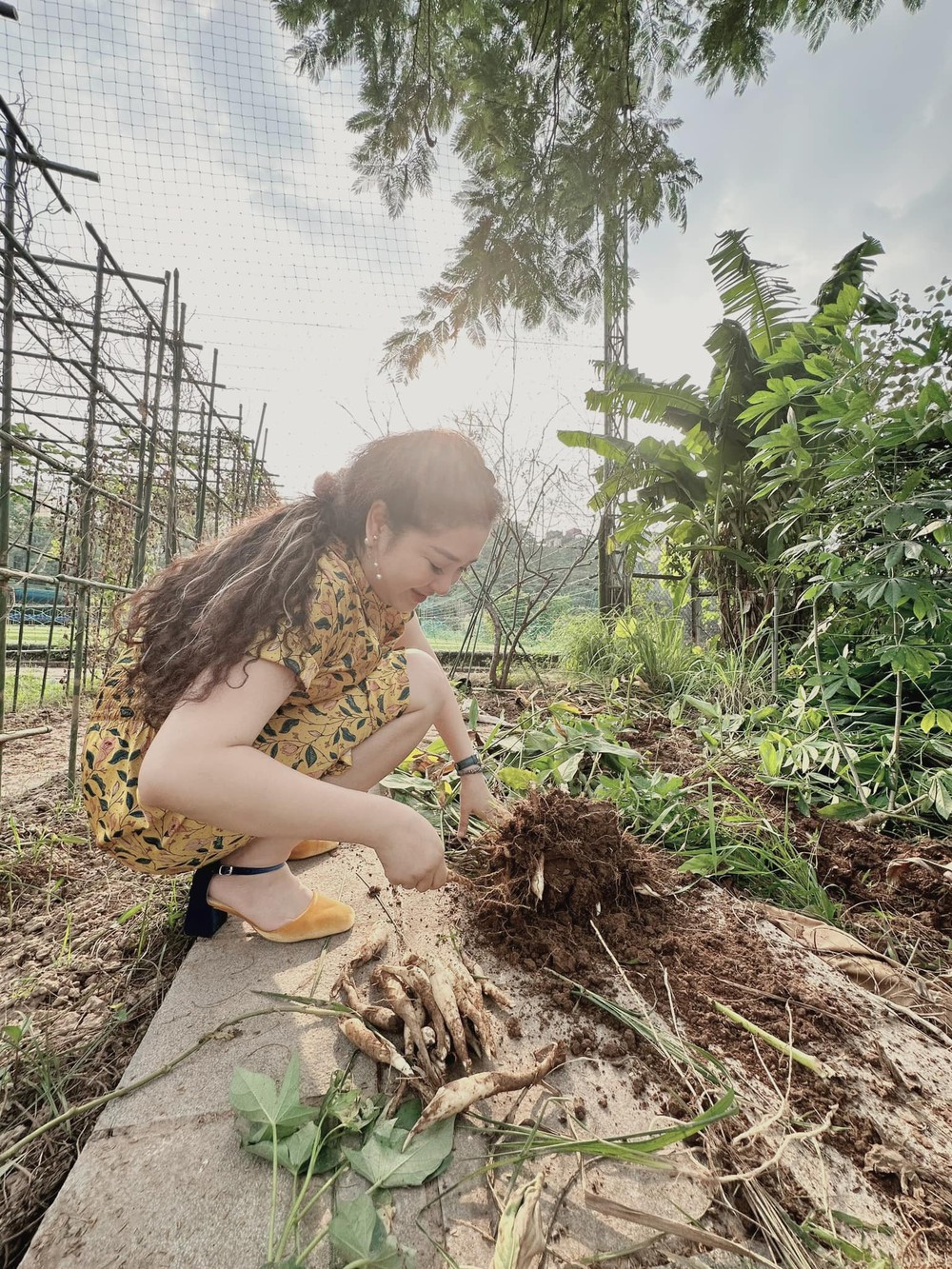 Hoa hậu Nguyễn Thị Huyền sau gần 20 năm đăng quang: Xinh đẹp, sống viên mãn trong biệt thự hàng trăm mét vuông - Ảnh 4.