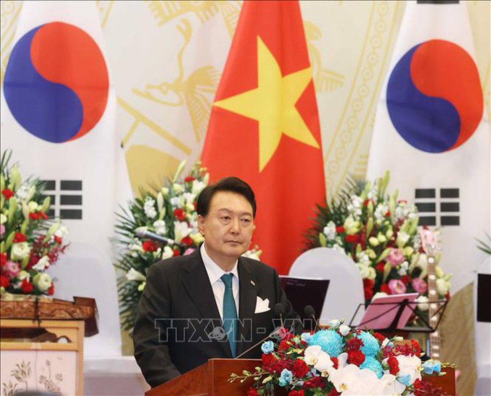 Tặng Tổng thống Hàn Quốc và Phu nhân bức chân dung làm từ lá sen - Ảnh 6.