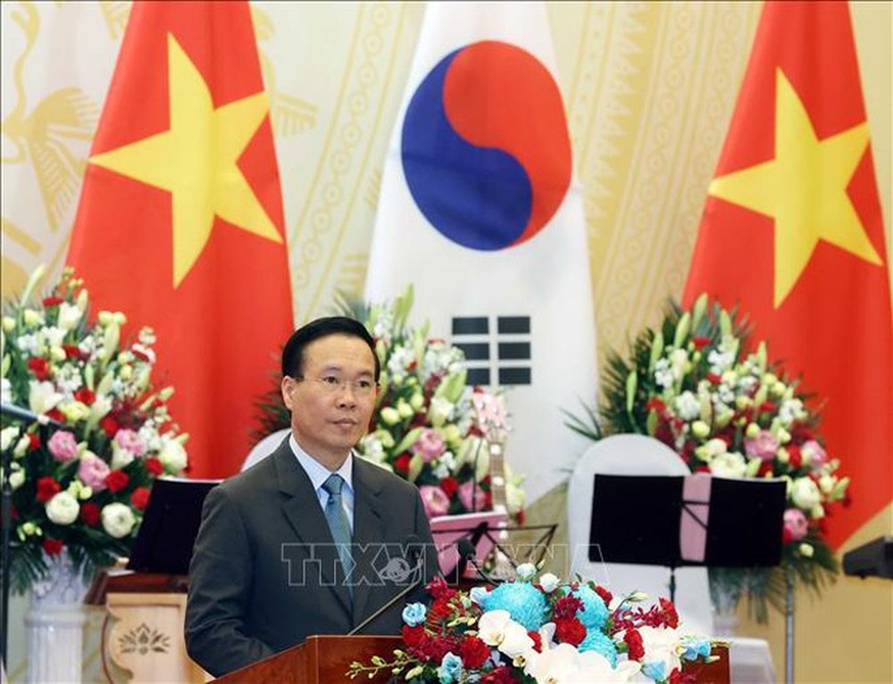 Tặng Tổng thống Hàn Quốc và Phu nhân bức chân dung làm từ lá sen - Ảnh 5.