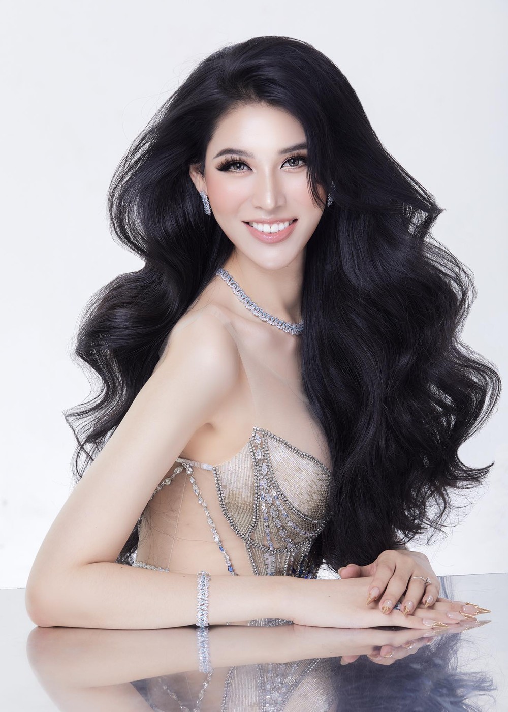 Phỏng vấn nóng Dịu Thảo trước Chung kết Miss International Queen: Tôi muốn mang vương miện về - Ảnh 1.