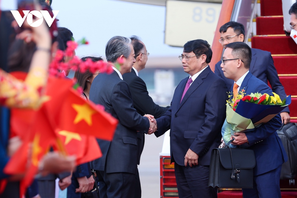 Thủ tướng tới Bắc Kinh, bắt đầu thăm chính thức Trung Quốc và dự Hội nghị WEF - Ảnh 4.
