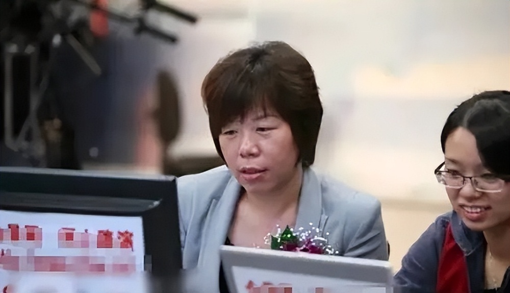 Cô công nhân làm việc 10 năm tại Foxconn chuyển mình làm chủ tịch công ty linh kiện điện tử lớn thứ 2 Trung Quốc: Thoát nghèo cũng nhờ chữ liều - Ảnh 3.
