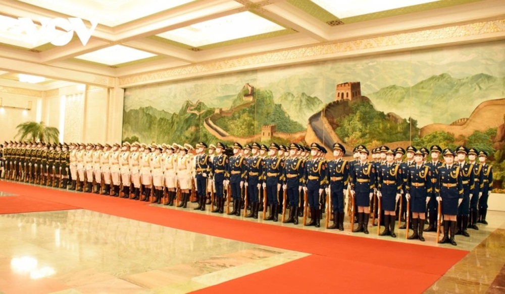 Thủ tướng Trung Quốc đón Thủ tướng Việt Nam, chứng kiến lễ ký 6 văn kiện hợp tác - Ảnh 3.