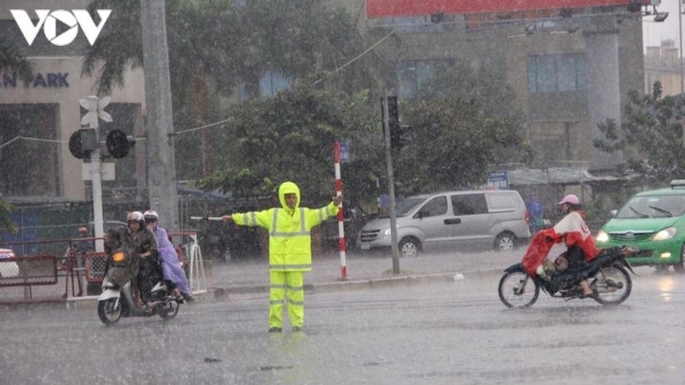 Thời tiết hôm nay (27/6): Hà Nội tiếp tục có mưa rào và dông - Ảnh 1.