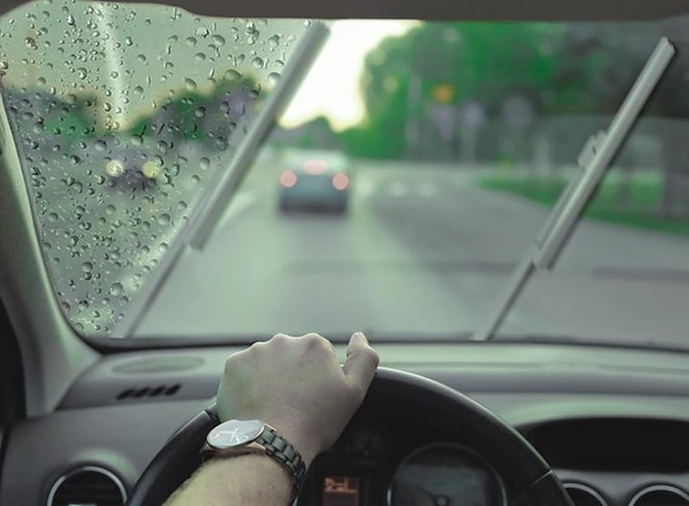 Lái xe dưới trời mưa lớn cần chú ý điều gì? - Ảnh 4.