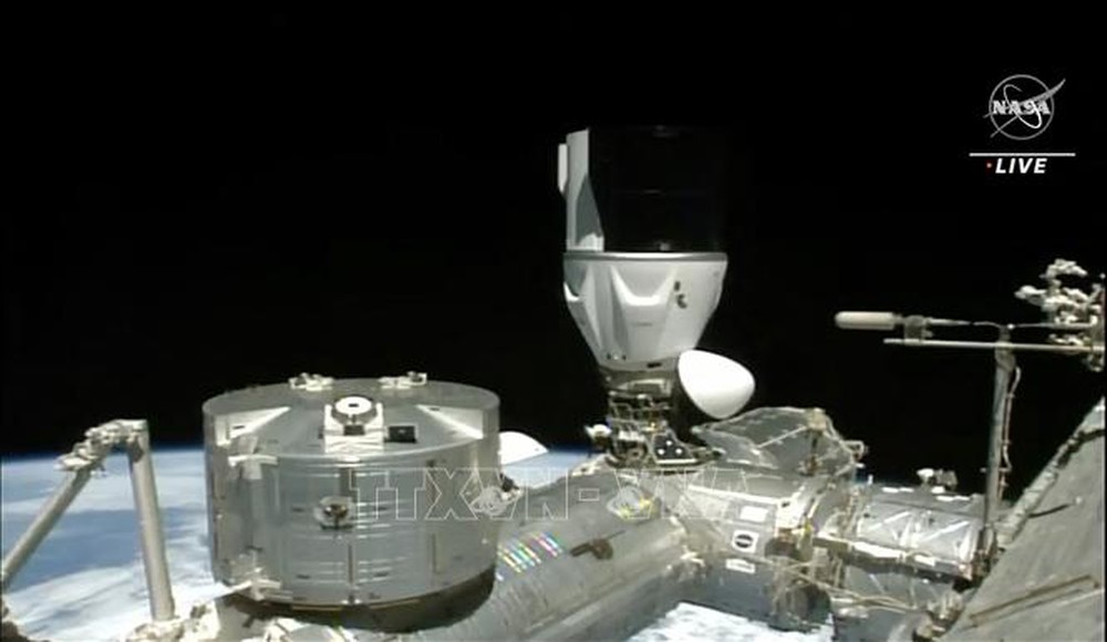 Tàu vũ trụ Dragon của SpaceX mang nhiều mẫu vật không gian về Trái Đất - Ảnh 1.