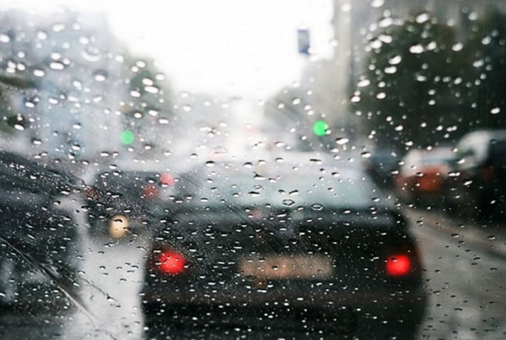 Lái xe dưới trời mưa lớn cần chú ý điều gì? - Ảnh 3.