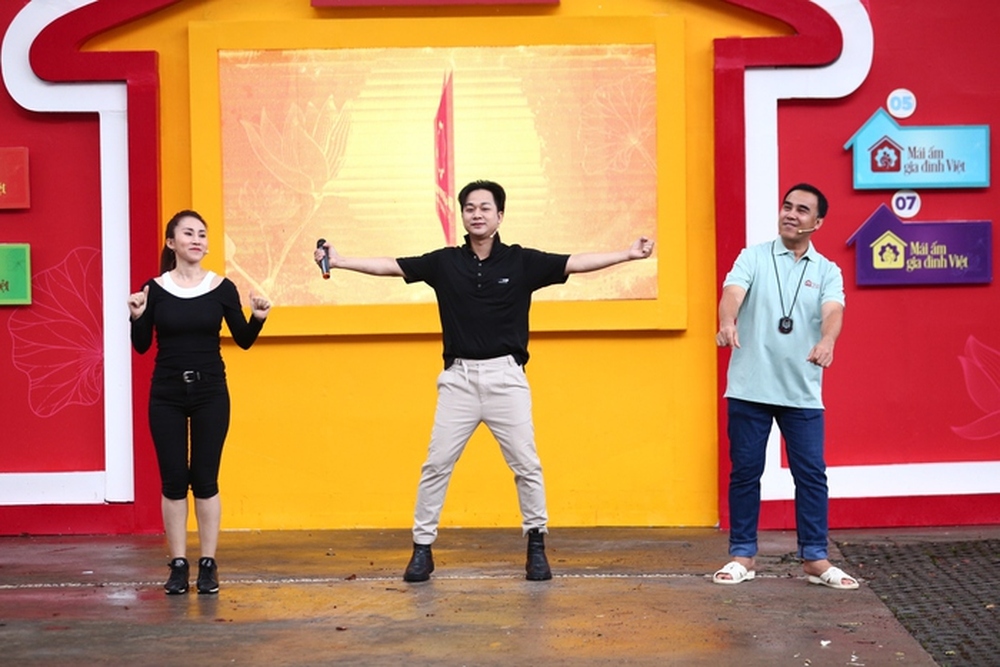 MC Quyền Linh: Tôi phải đi soát vé cho show của nhóm Mây Trắng - Ảnh 3.