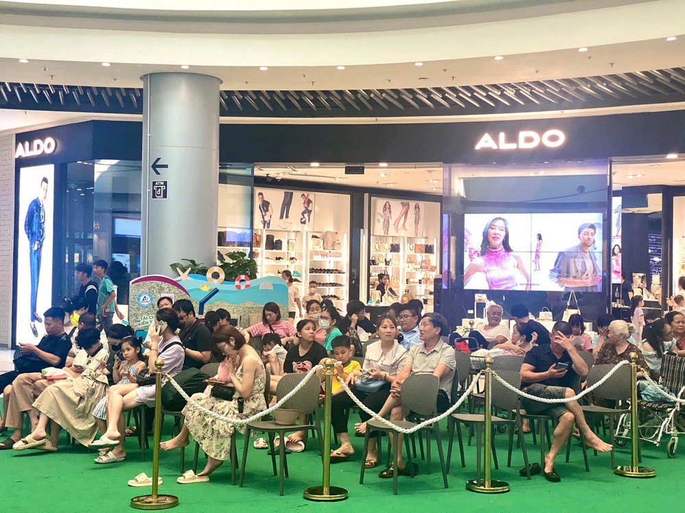 Tinh tế như người Nhật: AEON Mall Long Biên mở hẳn phòng tránh nóng cho khách hàng có chỗ trú chân giữa lúc nhiều nơi bị cắt điện - Ảnh 2.