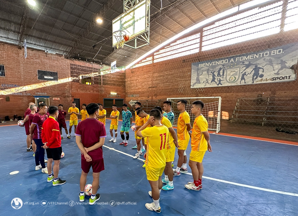 ĐT futsal Việt Nam đã đặt chân tới Paraguay, nỗ lực thích nghi với múi giờ mới - Ảnh 6.
