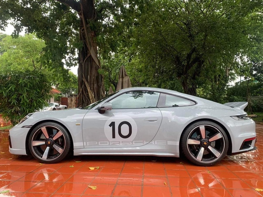 Sau màn đập hộp của Cường Đô la, đến lượt siêu phẩm Porsche 911 Sport Classic của ông trùm cà phê Đặng Lê Nguyên Vũ lộ diện - Ảnh 3.