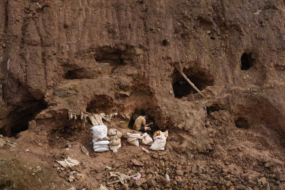 Công việc chui xuống địa ngục ở các mỏ vàng Venezuela - Ảnh 16.