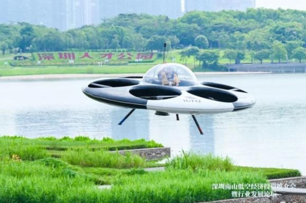 Trung Quốc trình làng đĩa bay có người lái đầu tiên trên thế giới - Ảnh 1.