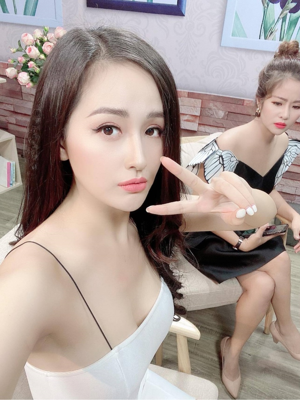 Sao Việt 5/6: Diva Hồng Nhung trẻ đẹp bên các con, Lý Hùng phong độ với áo hoa - Ảnh 11.