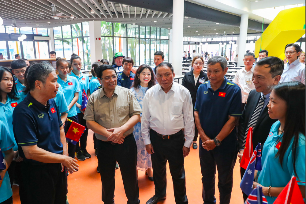 Thủ tướng Phạm Minh Chính và Thủ tướng Úc gặp gỡ các nữ cầu thủ - Ảnh 3.