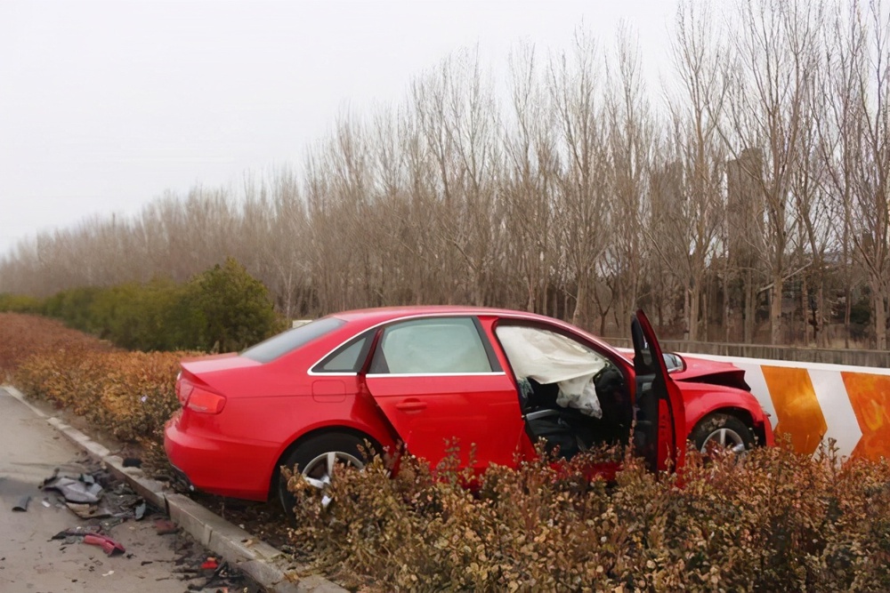 Kiểm chứng an toàn Wuling HongGuang MiniEV: Rất nhỏ, “có võ” không?