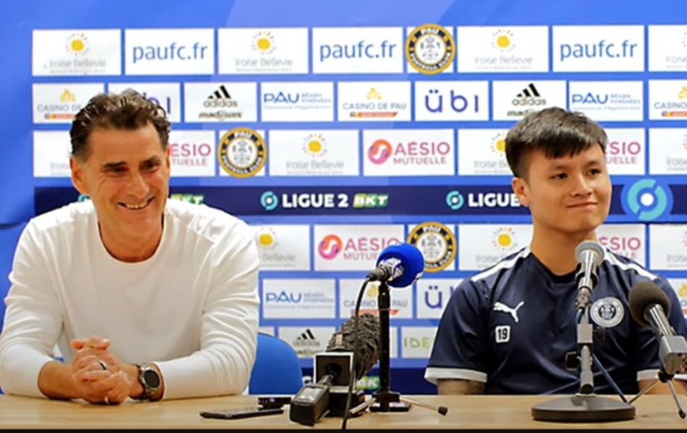 Nối tiếp Quang Hải, Pau FC chia tay HLV trưởng - Ảnh 1.