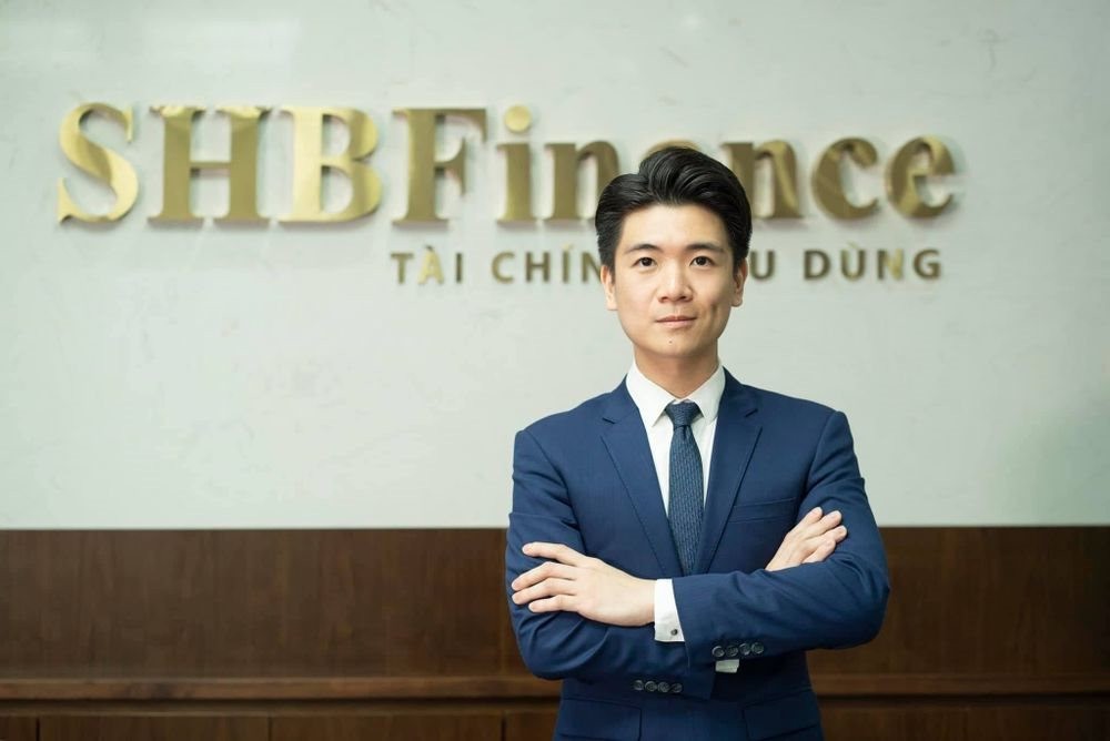 Cùng với Chủ tịch ACB Trần Hùng Huy, ngành ngân hàng còn một ‘tổng tài’ 8x đẹp trai, giỏi giang - Ảnh 3.