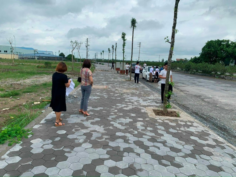 Đang bán cắt lỗ bất động sản, nhà đầu tư bất ngờ quay xe: “Tôi thà để đất không còn hơn bán rẻ” - Ảnh 2.