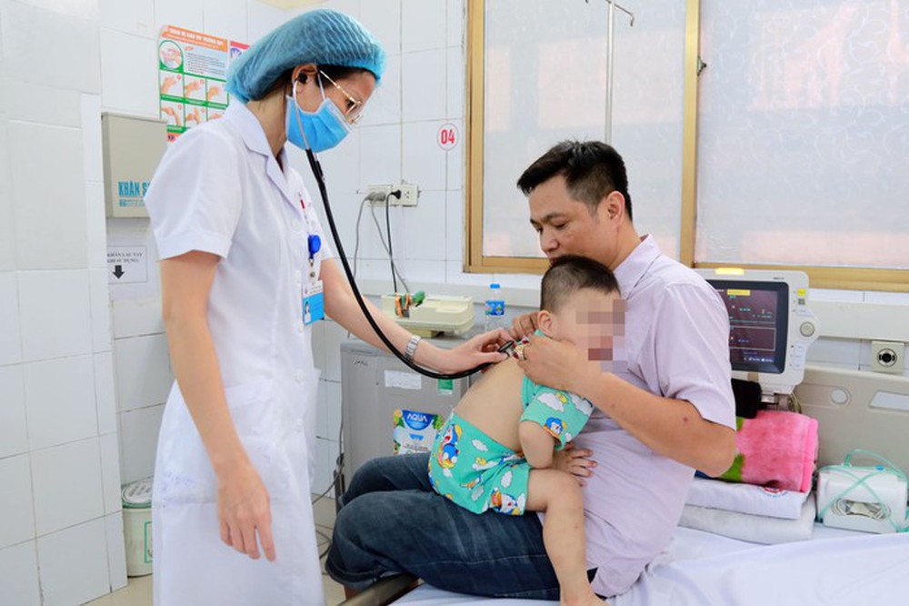Quảng Ninh: Tăng đột biến số trẻ nhập viện vì viêm phổi - Ảnh 2.
