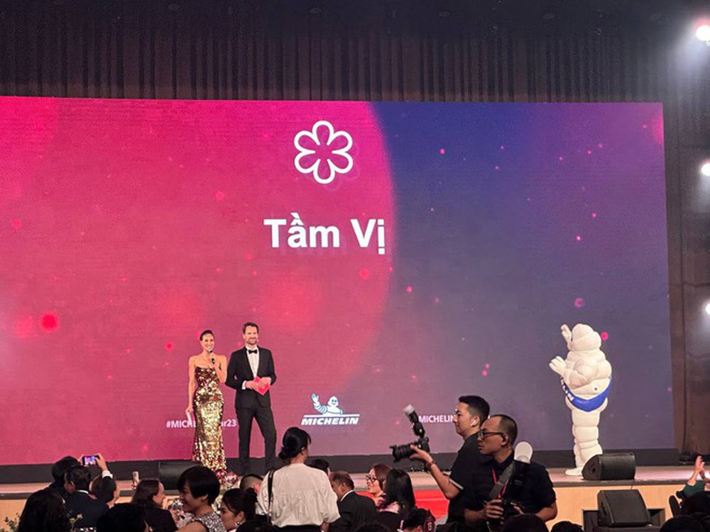 Chấn động: Loạt quán ăn đường phố Việt Nam có tên trong Michelin Guide, 4 nơi đoạt sao gây nhiều bất ngờ