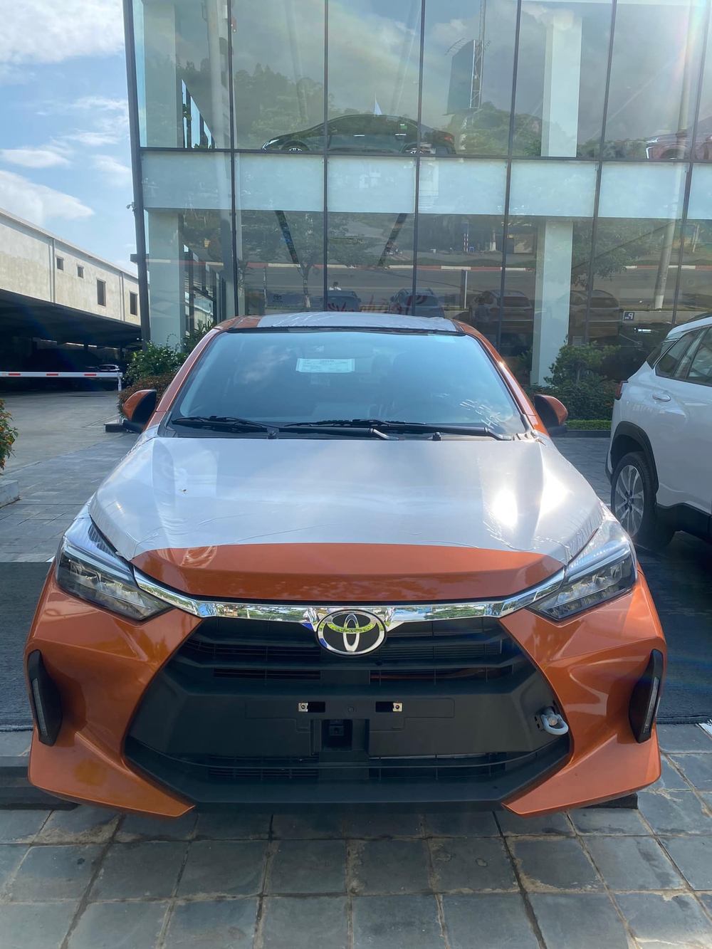 Toyota Wigo 2023 ồ ạt về đại l&yacute; s&aacute;t giờ ra mắt Việt Nam, chỉ c&ograve;n chờ gi&aacute; tốt để đấu i10 v&agrave; Morning - Ảnh 2.