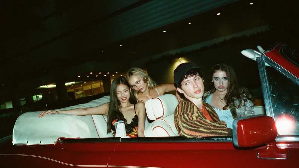 The Idol có Jennie (BlackPink) đang bị chê là rác phẩm, tục tĩu - Ảnh 1.