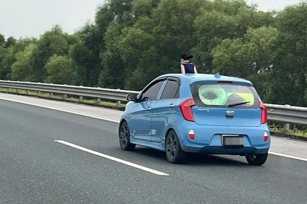 Cửa sổ trời - Không có thì khó chịu, có thì phải chịu khó - Ảnh 4.