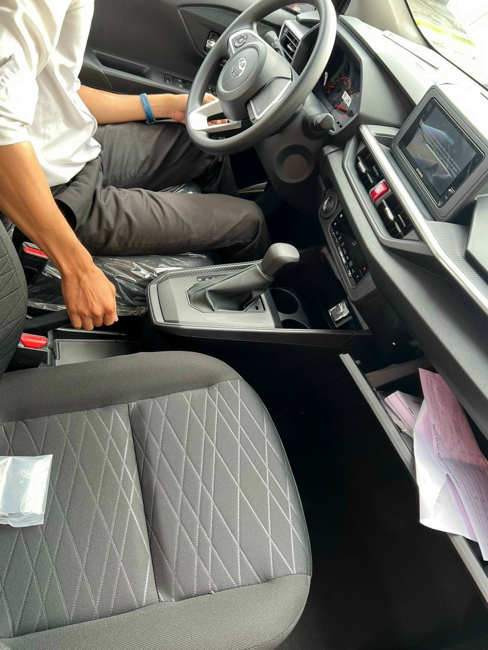 Toyota Wigo 2023 ồ ạt về đại lý sát giờ ra mắt Việt Nam, chỉ còn chờ giá tốt để đấu i10 và Morning - Ảnh 16.