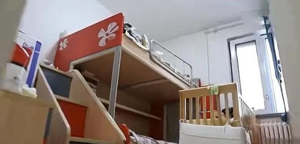 Bỏ khoảng 16 tỷ đồng, cặp vợ chồng trẻ mua căn nhà chỉ đủ diện tích vừa đứng vừa ăn: Cắn răng chịu khổ vì một nguyên do ai cũng đồng cảm - Ảnh 2. Bỏ khoảng 16 tỷ đồng, cặp vợ chồng trẻ mua căn nhà chỉ đủ diện tích vừa đứng vừa ăn: Cắn răng chịu khổ vì một nguyên do ai cũng đồng cảm - Ảnh 2.
