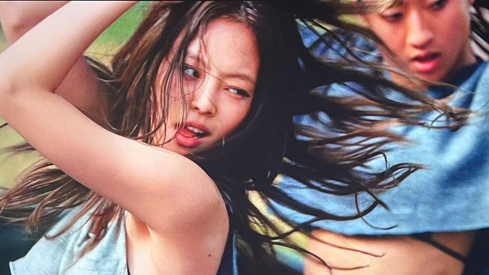 Jennie (BlackPink) có sai lầm khi đóng phim 18+? - Ảnh 1. Jennie (BlackPink) có sai lầm khi đóng phim 18+? - Ảnh 1.